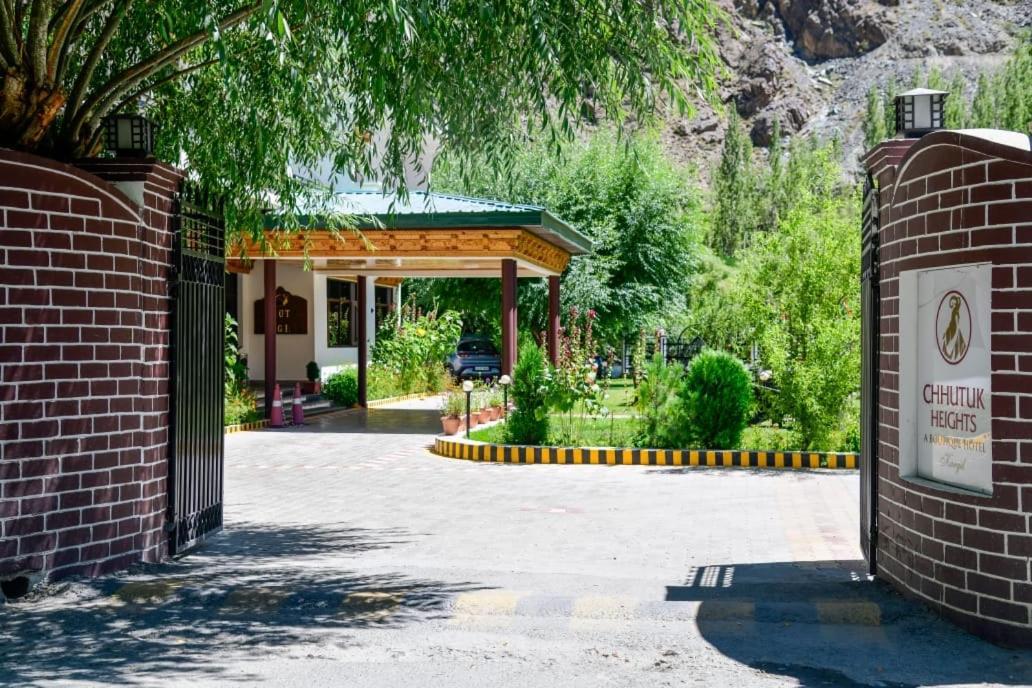 Hotel Chhutuk Heights Kargil Exterior foto