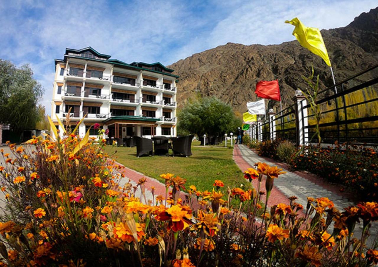 Hotel Chhutuk Heights Kargil Exterior foto